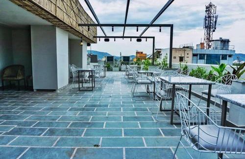 Amer Fort Road Hotel | Raas Mahal-Hotel In Jaipur Near Tourist Places