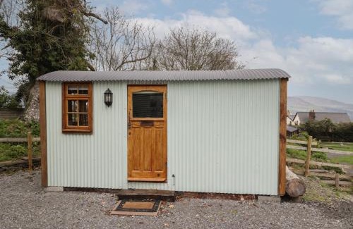 Abergavenny House | Rabbit Hill Hut