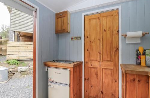 Abergavenny House | Rabbit Hill Hut