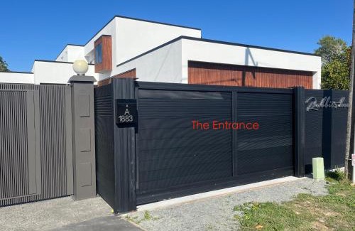 Hamilton House | Rabbits Home- Riverside, Separate courtyard, New 1-bedroom