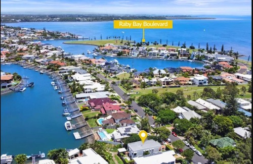 Raby Bay Villa | Raby Bay Scenic Canals Getaway