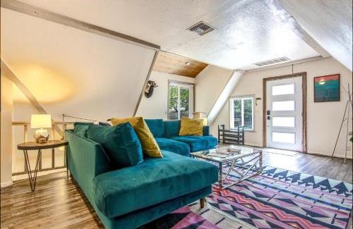 Pine Cove Ski Chalet | RACC00N Ridge Hot Tub Hideaway