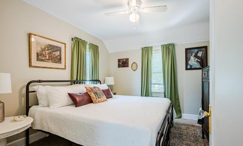 Toledo House | Rachel's Private Hideaway with king bed, kitchen, laundry, parking and big yard