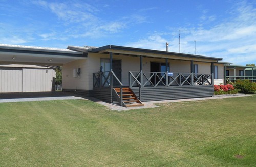 Para Wurlie House | Racker's Retreat ~ Esplanade position, Sea Views