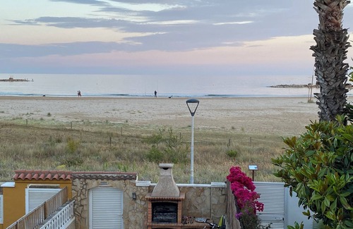 Cunit House | RACUNIT, our beachfront house in Cunit, between Barcelona and Tarragona.