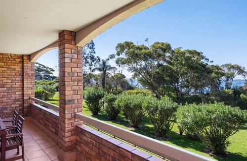 Nelson Bay Apartment | Radburn Ondine Close 3/17 - Beachfront apartment at Shoal Bay
