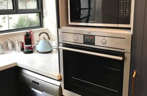 Tel Aviv City Center Apartment | Radiant 3BR Apartment at the Center Tel Aviv