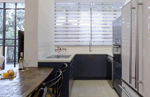 Tel Aviv City Center Apartment | Radiant 3BR Apartment at the Center Tel Aviv