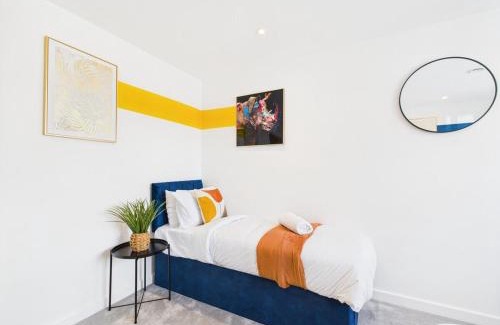 Hendon Apartment | Radiant & Modern 2 Bedroom Flat Sleeps 8