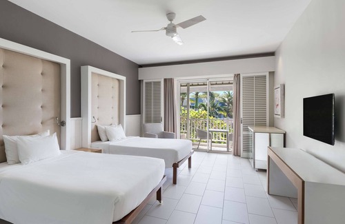 Roches Noires Resort | Radisson Blu Azuri Resort & Spa