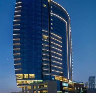 Business Bay Hotel | Radisson Blu Hotel, Dubai Canal View