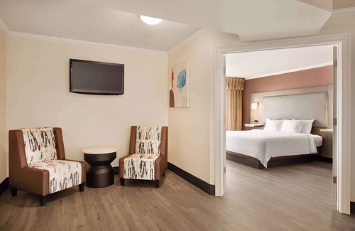 Lenexa Hotel | Radisson Hotel Lenexa Overland Park