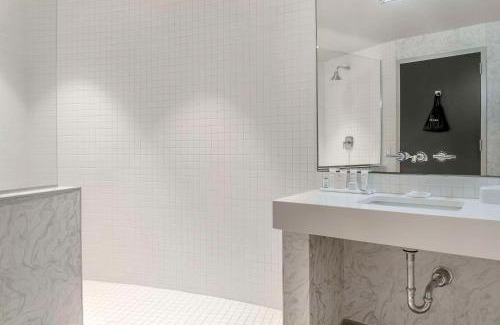 Central Business District Hotel | Radisson Plaza Hotel at Kalamazoo Center