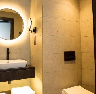 Peninsula Hotel | Radisson RED London Greenwich The O2