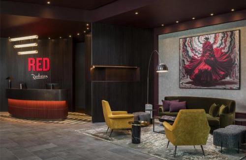 St. Margarets and North Twickenham Hotel | Radisson RED London Twickenham