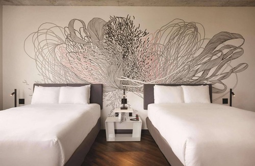 Seybold Hotel | Radisson RED Miami Airport