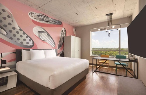Seybold Hotel | Radisson RED Miami Airport