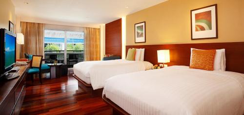 Patong Hotel | Radisson RED Phuket Patong Beach