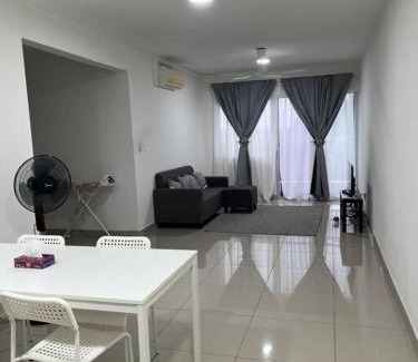 Ijok Apartment | Rafahiyyah Homestay, Puncak Alam