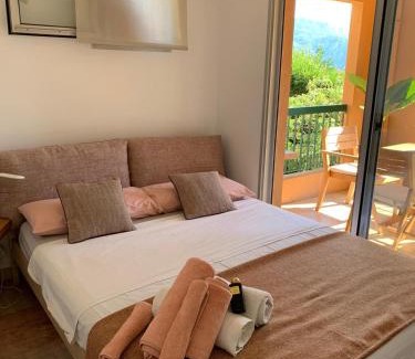 Cap-Ferrat Apartment | Raffiné appartement