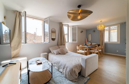 Faubourg Apartment | Raffinement Romain Cœur de Nimes Lumineux