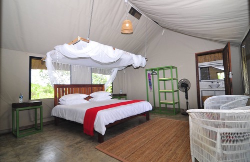 Chikombe Cabin | Rafiki Safari Camp