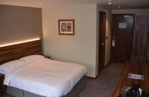 Llanvair Kilgeddin Hotel | Raglan Lodge