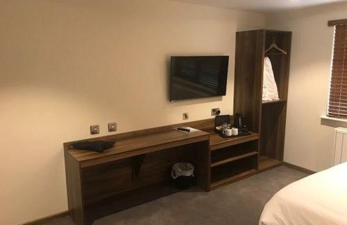 Llanvair Kilgeddin Hotel | Raglan Lodge