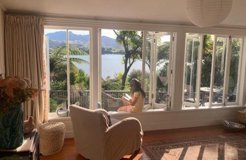Raglan House | Raglan waterfront romantic cottage