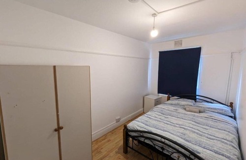 Hackney Wick Apartment | Rahal Hackney | Double Room Shared washroom