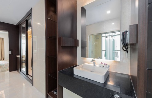 Richmond Hill Hotel | Raia Hotel & Convention Centre Kuching