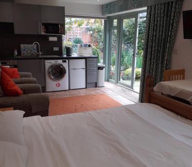 Kidderminster Apartment | Railway Retreat No4 Comberton Terrace