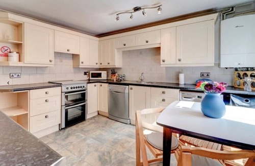 Whitby Cottage | Rainbow Cottage - A home from home in the heart of Whitby