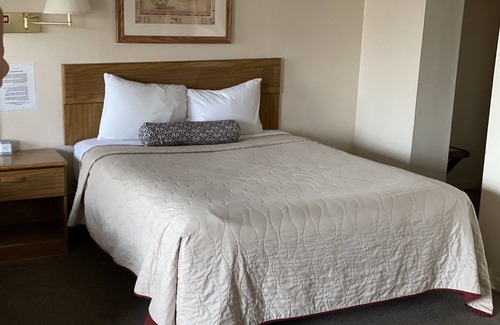 Carrizozo Hotel | Rainbow Inn & Cottages