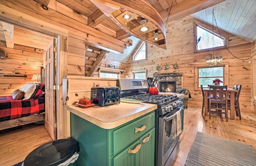 Irons Cabin | 'Rainbow Lodge' at Scenic Double J River Camp