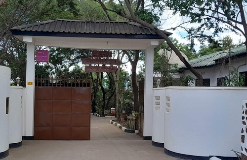 Boma la Ngombe Cabin | Rainbow Lodge