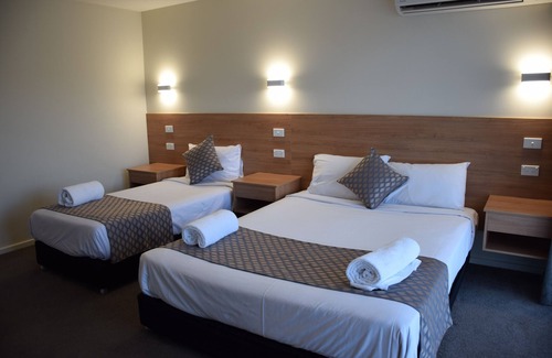 Queanbeyan East Hotel | Rainbow Motel Queanbeyan