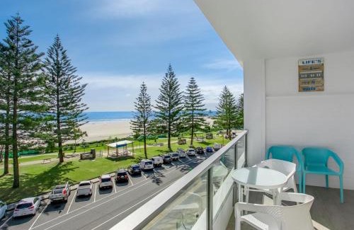 Coolangatta Apartment | Rainbow Pacific Unit 9