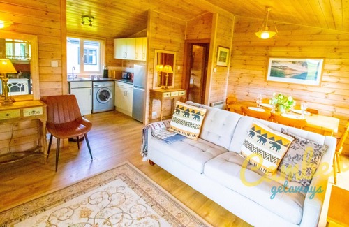 Romney Marsh House | Rainbow Petty Lodge - Modern Pine lodge - Stay in the gorgeous Kent countryside