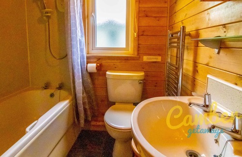 Romney Marsh House | Rainbow Petty Lodge - Modern Pine lodge - Stay in the gorgeous Kent countryside