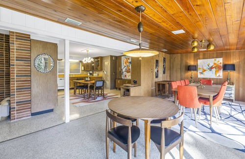 Dunnellon House | Rainbow River mid-century Estate Sleeps 22+ people and guarantees unlimited fun!