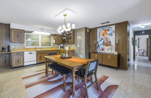 Dunnellon House | Rainbow River mid-century Estate Sleeps 22+ people and guarantees unlimited fun!