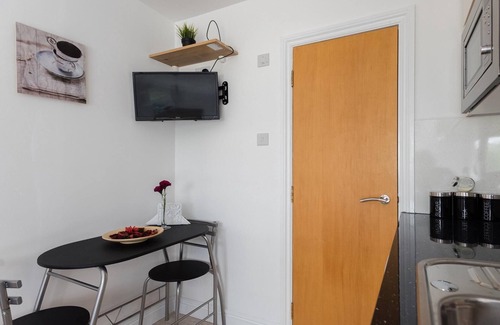Canary Wharf Apartment | Rainbow Studio Canary Wharf