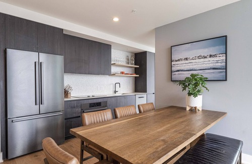 Congress Avenue Historic District House | Rainey St, Bachelorette Penthouse, Pool +Views & Walk Everywhere