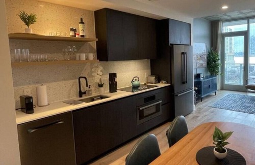 Rainey Street Historic District Condo | Rainey St -Luxury 1BR - Top Amenities -RT Pool -17