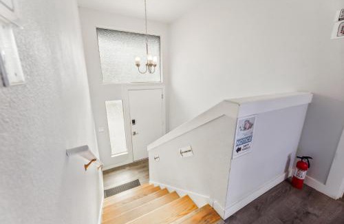 Brighton House | Rainier Entire Upper Floor - Walk to Metro