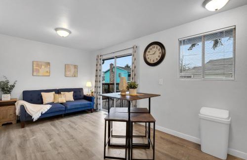 Brighton House | Rainier Entire Upper Floor - Walk to Metro