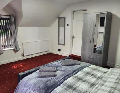 Manchester House | Rainsough Cottage Guest House - Shared Bathroom - Free Parking & WiFi