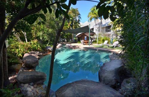 Moffat Beach Apartment | Raintrees Moffat Beach