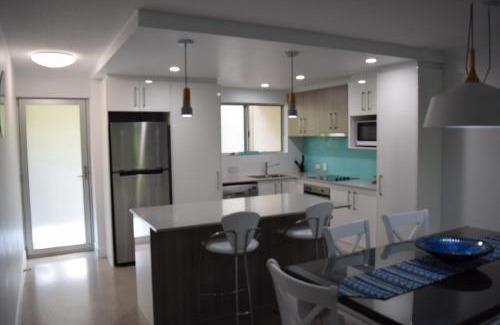 Moffat Beach Apartment | Raintrees Moffat Beach